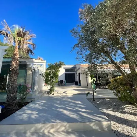 Exklusive Moderne Mit Pool Сasa de vacaciones