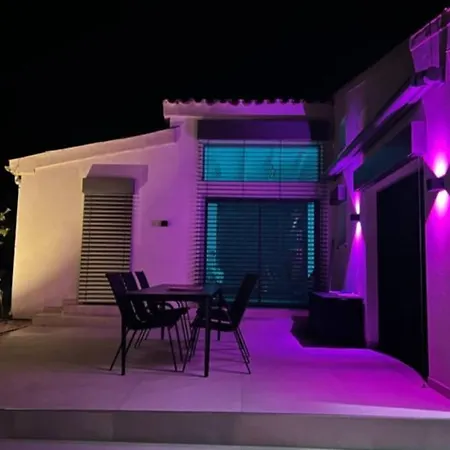 Exklusive Moderne Mit Pool Сasa de vacaciones *