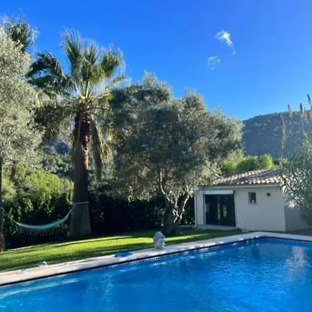 Exklusive Moderne Mit Pool *