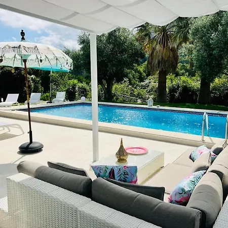 Exklusive Moderne Mit Pool Prázdninový dům *